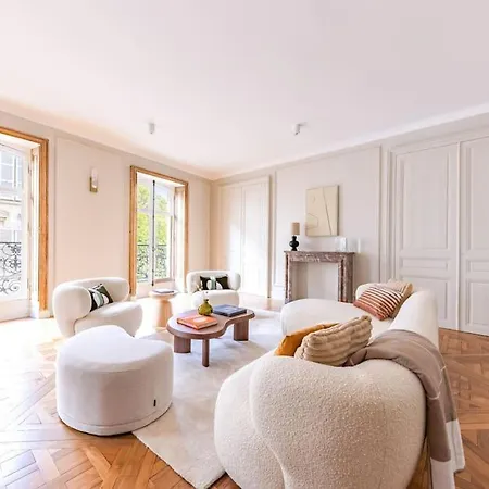 Arc De Triomphe Luxury 3 Bed 3,5 Bath Apartment *