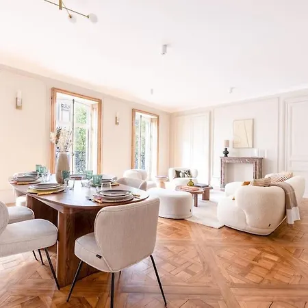 Arc De Triomphe Luxury 3 Bed 3,5 Bath *