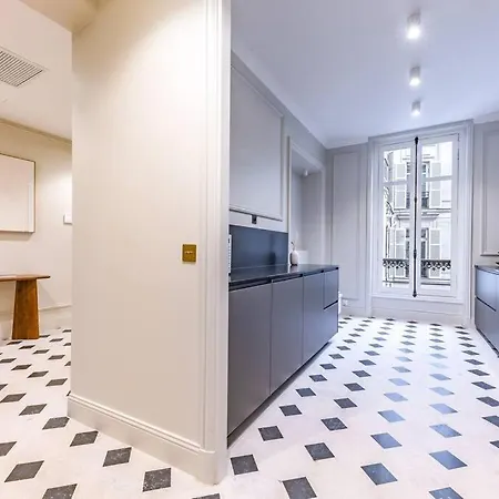 Arc De Triomphe Luxury 3 Bed 3,5 Bath *