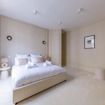 Arc De Triomphe Luxury 3 Bed 3,5 Bath