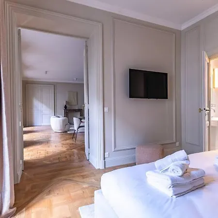 Arc De Triomphe Luxury 3 Bed 3,5 Bath