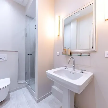 Arc De Triomphe Luxury 3 Bed 3,5 Bath *