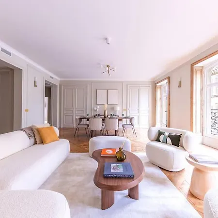 Arc De Triomphe Luxury 3 Bed 3,5 Bath *