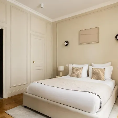Arc De Triomphe Luxury 3 Bed 3,5 Bath