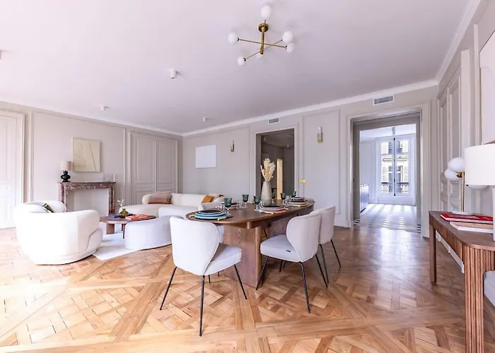 Arc De Triomphe Luxury 3 Bed 3,5 Bath *
