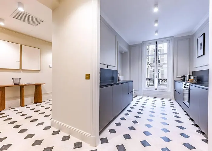 Arc De Triomphe Luxury 3 Bed 3,5 Bath *