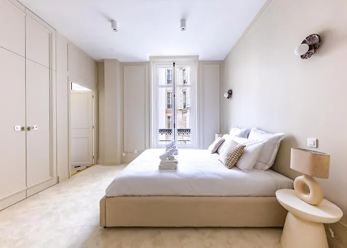 Arc De Triomphe Luxury 3 Bed 3,5 Bath شقة *