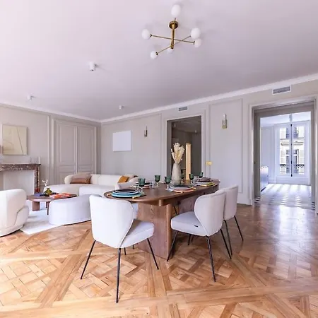 Arc De Triomphe Luxury 3 Bed 3,5 Bath *