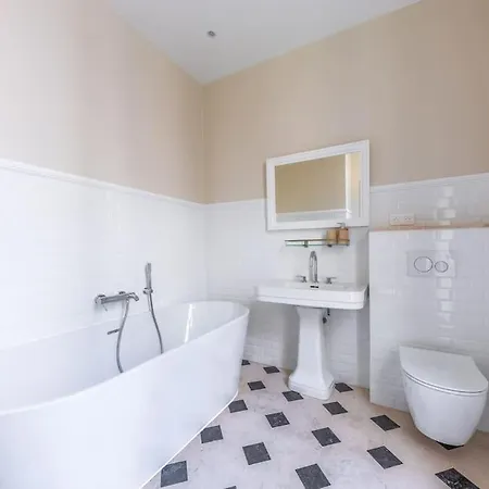 Arc De Triomphe Luxury 3 Bed 3,5 Bath