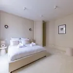 Arc De Triomphe Luxury 3 Bed 3,5 Bath